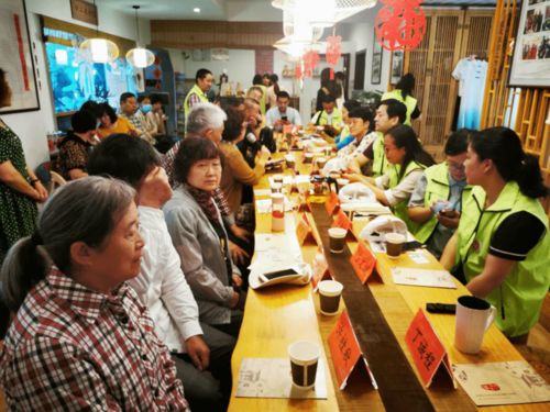 傳遞文明 播撒愛心——揚州報業(yè)集團報春花志愿者服務(wù)隊正式成立